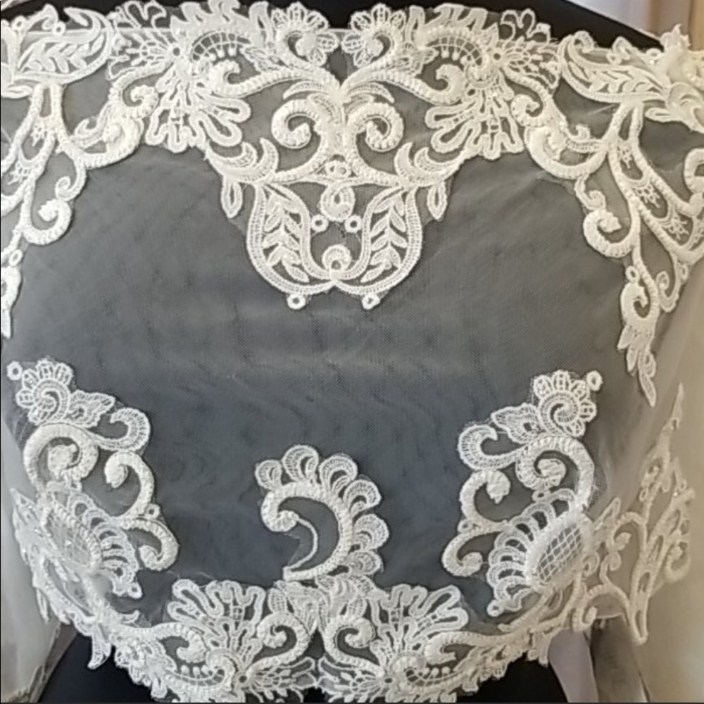 Plus size lace bolero jacket - Picture 2 of 6
